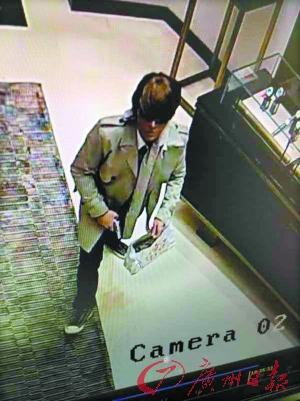 994.994.cσm查询开奖号码和戴人皮面具入室盗窃与